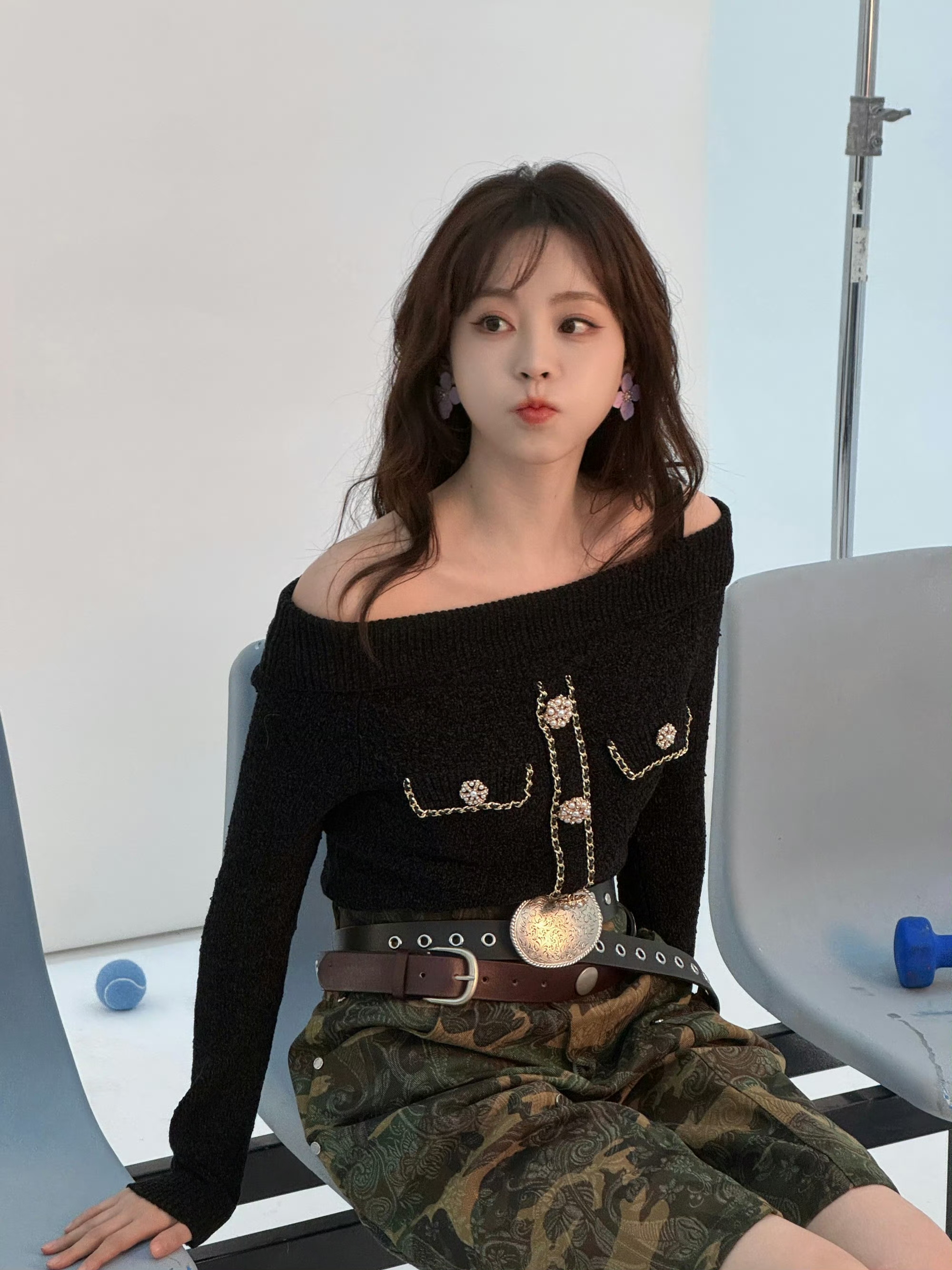 祝绪丹从皮衣到工装，解锁“甜酷少女”新穿搭，每套都戳中审美！