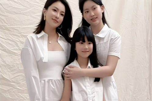 知名教练被曝出轨,全靠女儿在浴室发现陌生遮瑕膏,越挖越毁三观