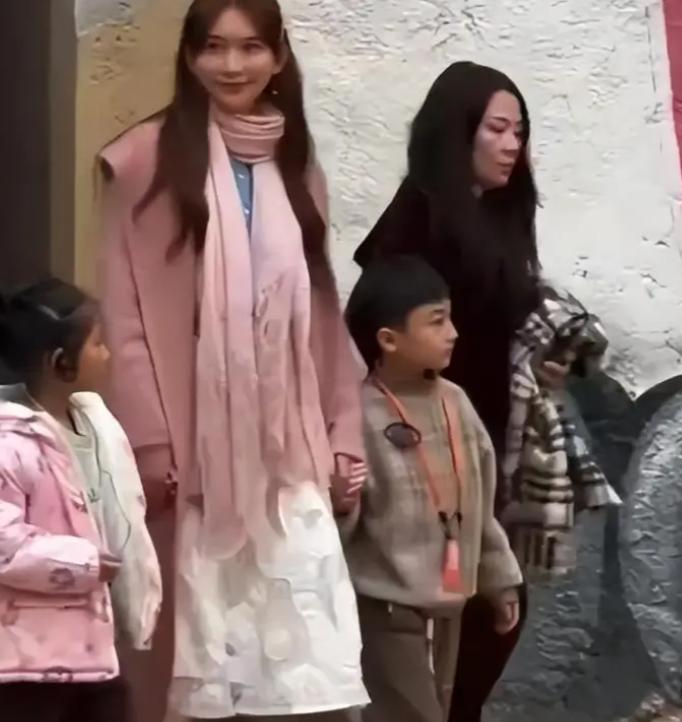 世上没有后悔药,50岁逐渐日化的林志玲,终究走上另一条道路