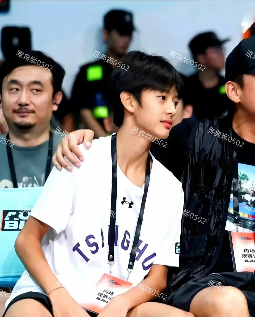 孙俪的儿子跟她长得太像了，要是个女孩直接可以拍甄嬛传续集了!