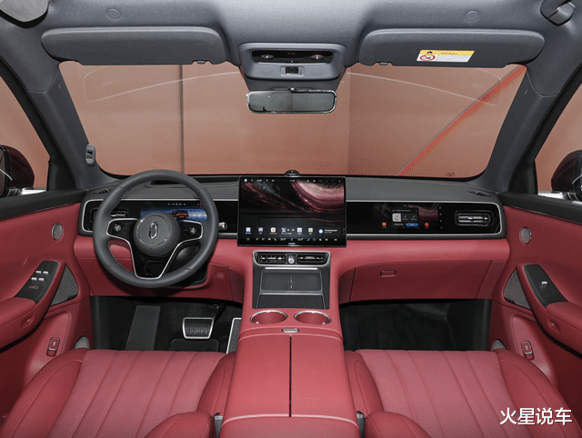 内外大变脸，还有华为技术加持，鸿蒙智行又一重磅车亮相成都车展