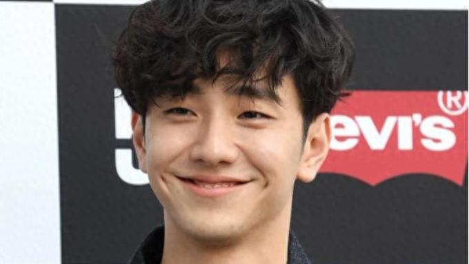 韩国知名男星上传“19禁内容”，经纪公司回应“手机口袋里误触”