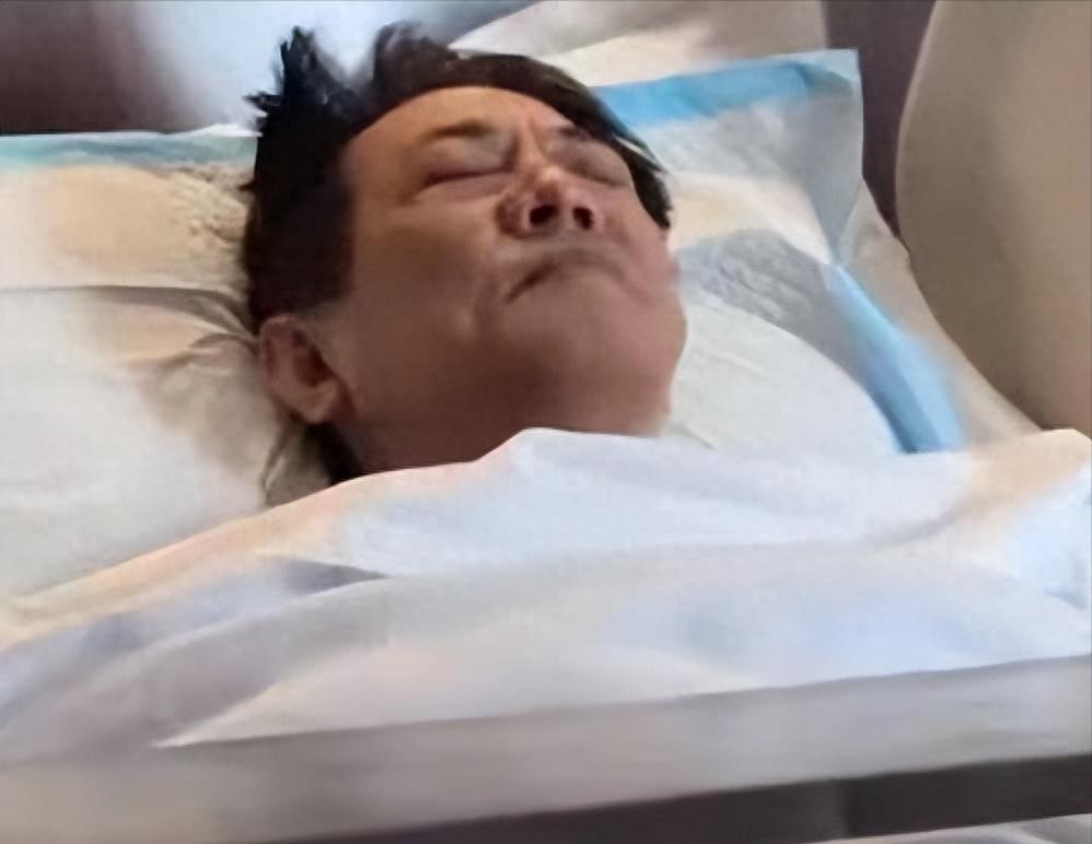 官方报道！李连杰脱衣辟谣“换心脏”传闻，原来我们都被骗了