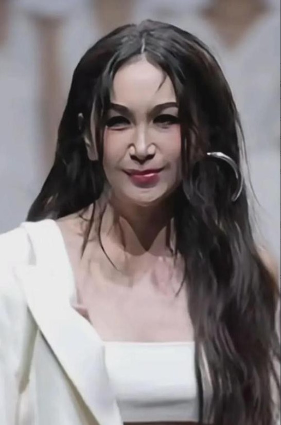 瘦到见骨、全身涂白、假牙泛滥，女明星自残式内卷何时到尽头