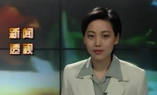 她是央视著名主持人,和丈夫分居多年,怀孕仍上班,风光后有心酸