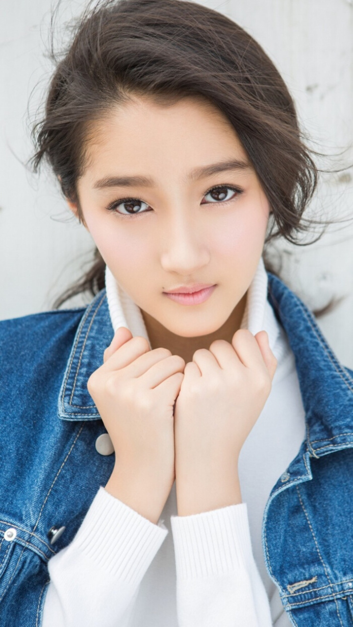 女明星关晓彤：破茧成蝶的实力与担当！