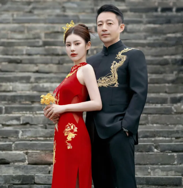 汪小菲婚礼现场，筱梅和亲妈含泪拥抱，小菲狂喊两声我愿意