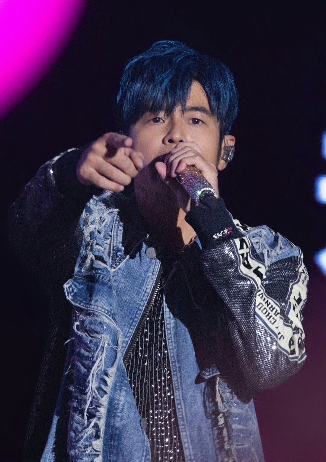 1天6瓜，李亚鹏谈离婚，狗仔追问荣梓杉，周杰伦发怒…都是大瓜