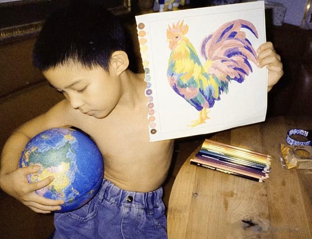 梅婷晒家人,老公曾剑“花手臂”抢镜,10岁儿子光膀子有点叛逆