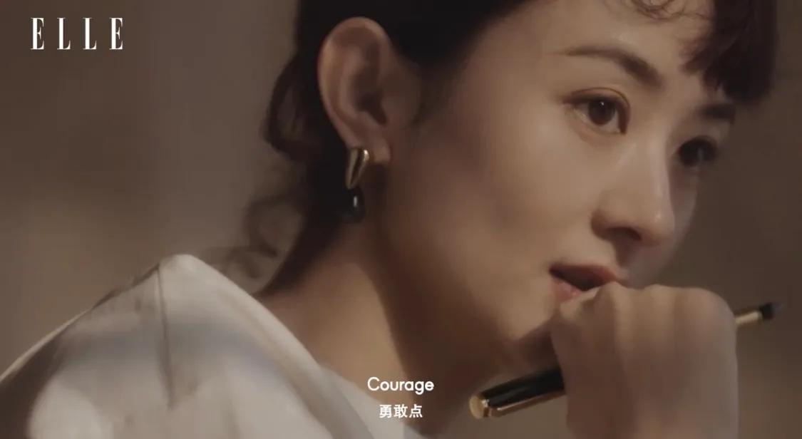 赵丽颖在老洋房拍ELLE杂志大片，陈漫掌镜，她很瘦但有腹肌！