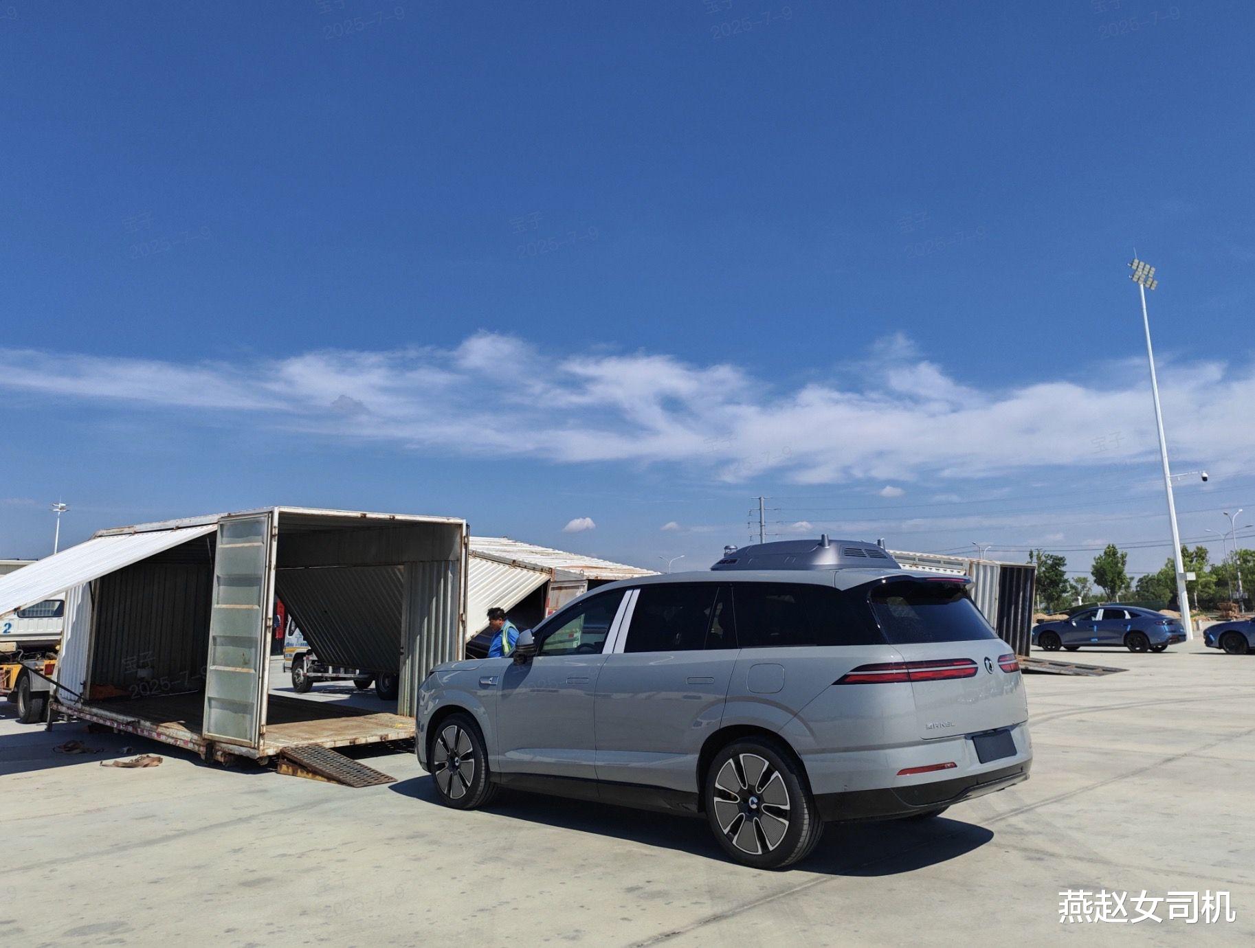 腾势N8L实车曝光,大过问界M8+天神之眼B,三电机925马力+云辇-A