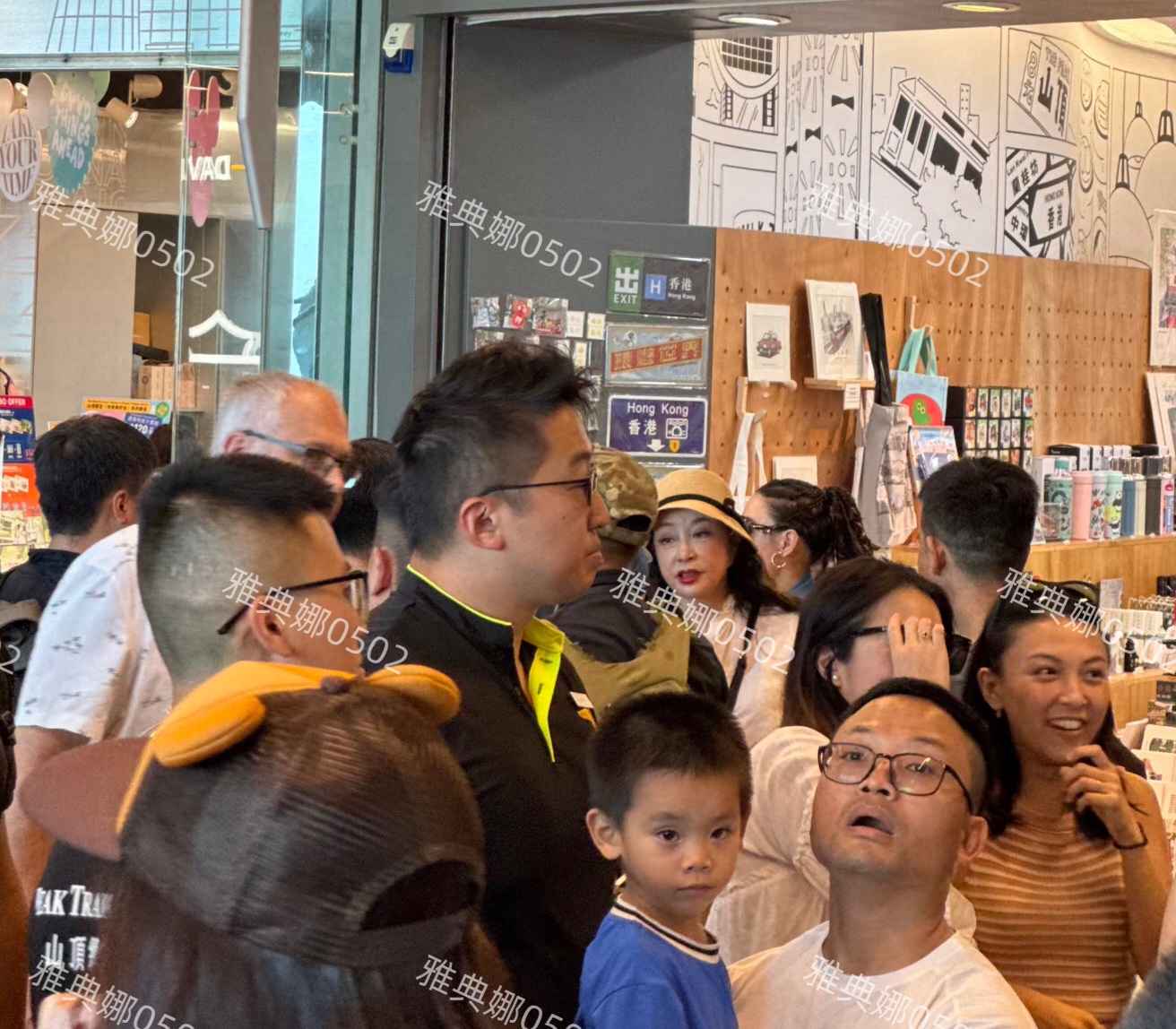 张柏芝年轻又好看她虽然瘦却精力充沛有力气，是个很好的旅行搭子