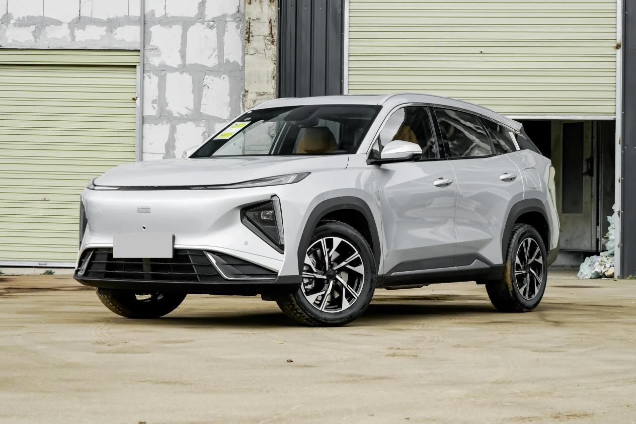 吉利又一狠货!四屏联动+雷神电混,续航115km,卖11.58万起?