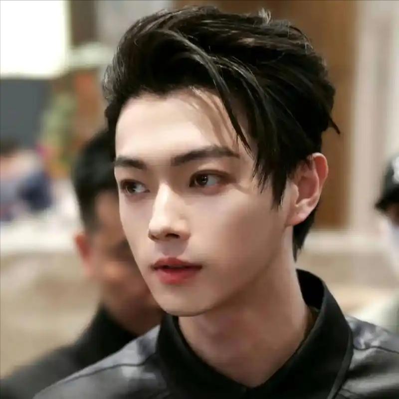 顶流隐婚生子风波仅2天，王一博自曝婚姻观，给年轻男星提了个醒