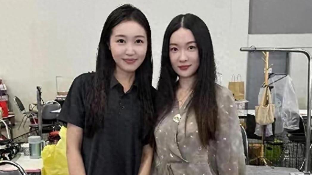 45岁霍思燕现身河北，素颜皮肤很白很嫩