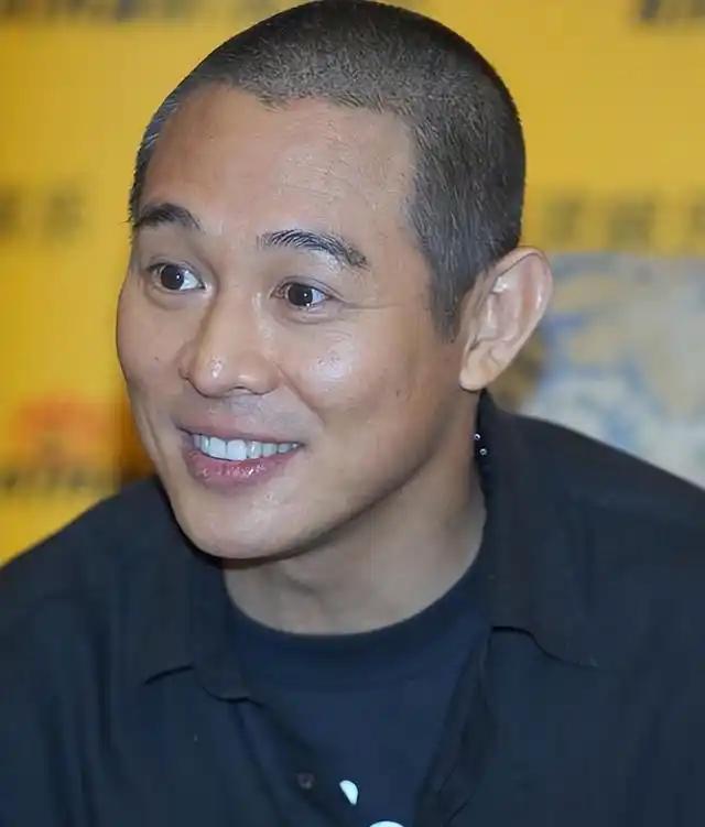 网传李连杰移植了已故少林武僧秋风的心脏!李连杰被逼脱衣自证