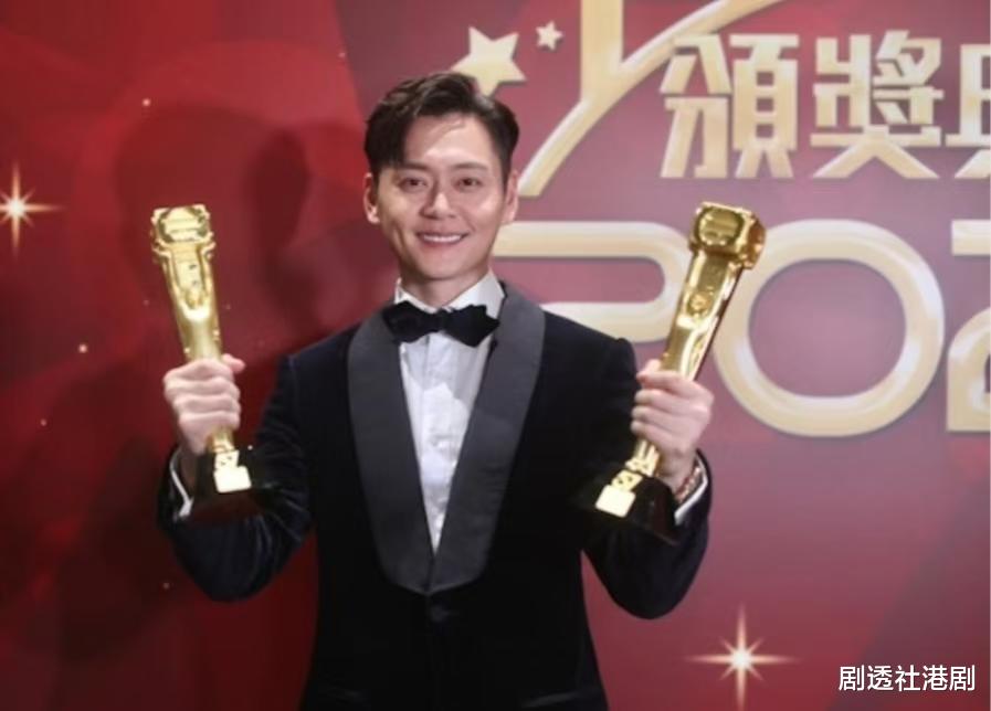 撒狗粮！TVB双料视帝罕与女友公开放闪，隔空传情更霸气宣示主权