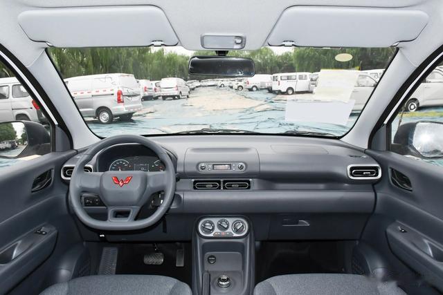 五菱又出“神车”！油耗2.42L，满油电跑1000km，又要卖爆？