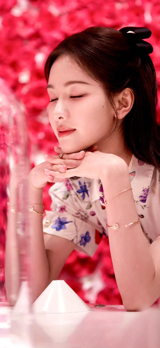 女明星高清无水印壁纸--陈都灵，陈都灵说是仙女下凡不过分吧？