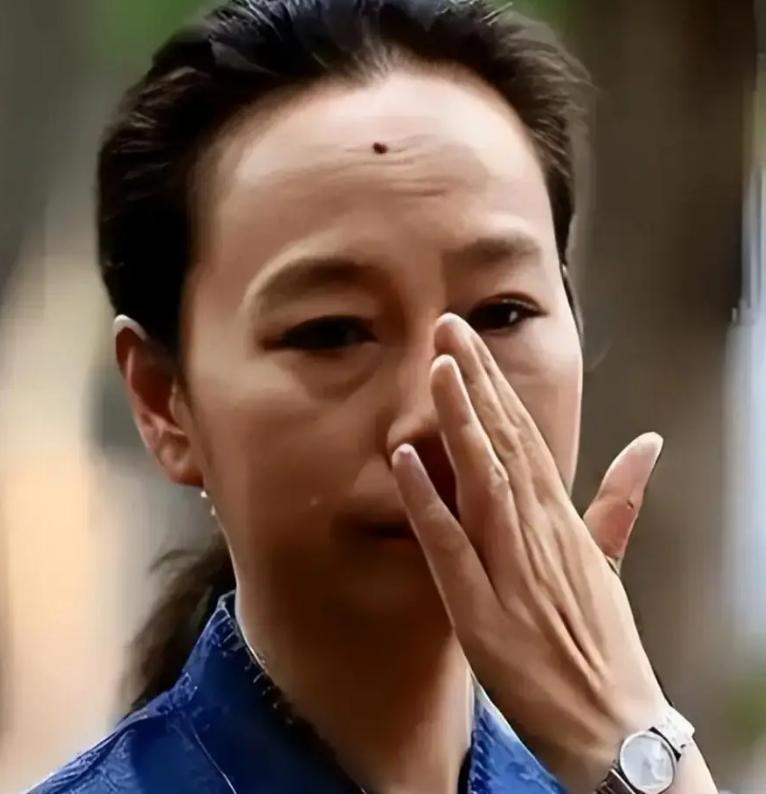 我们被奚美娟骗了！\偏轨\的另有其人,她的儿子至今不知父亲是谁