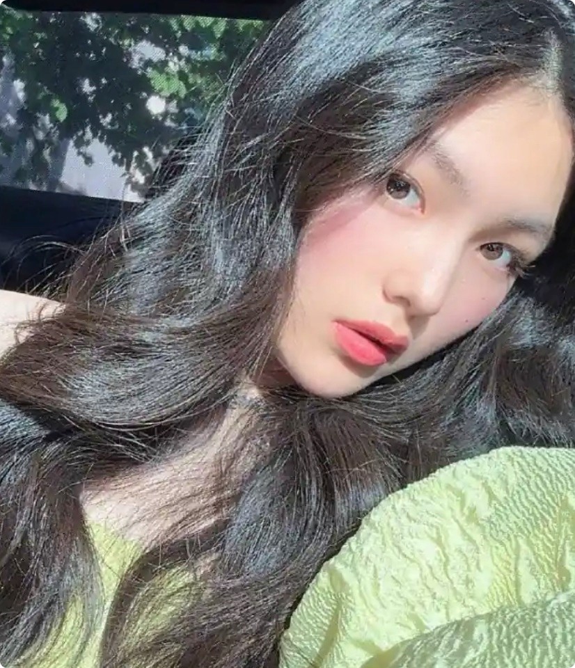 大S儿子正脸照被曝光，9岁箖箖一口龅牙抢镜，太影响颜值了