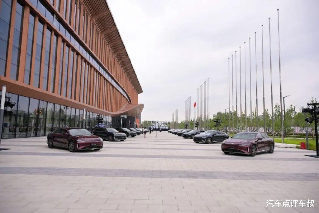 13.99万元起的中大型家轿!风云A9L登场,还有四座可选