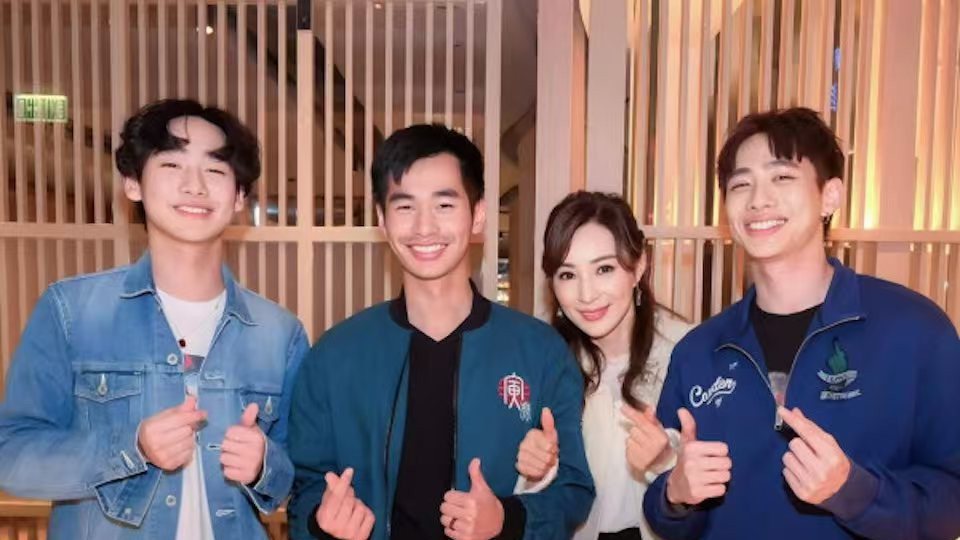 61岁前亚姐获邀走秀！越老越美自曝蜜运中，净身出户独立养大三子