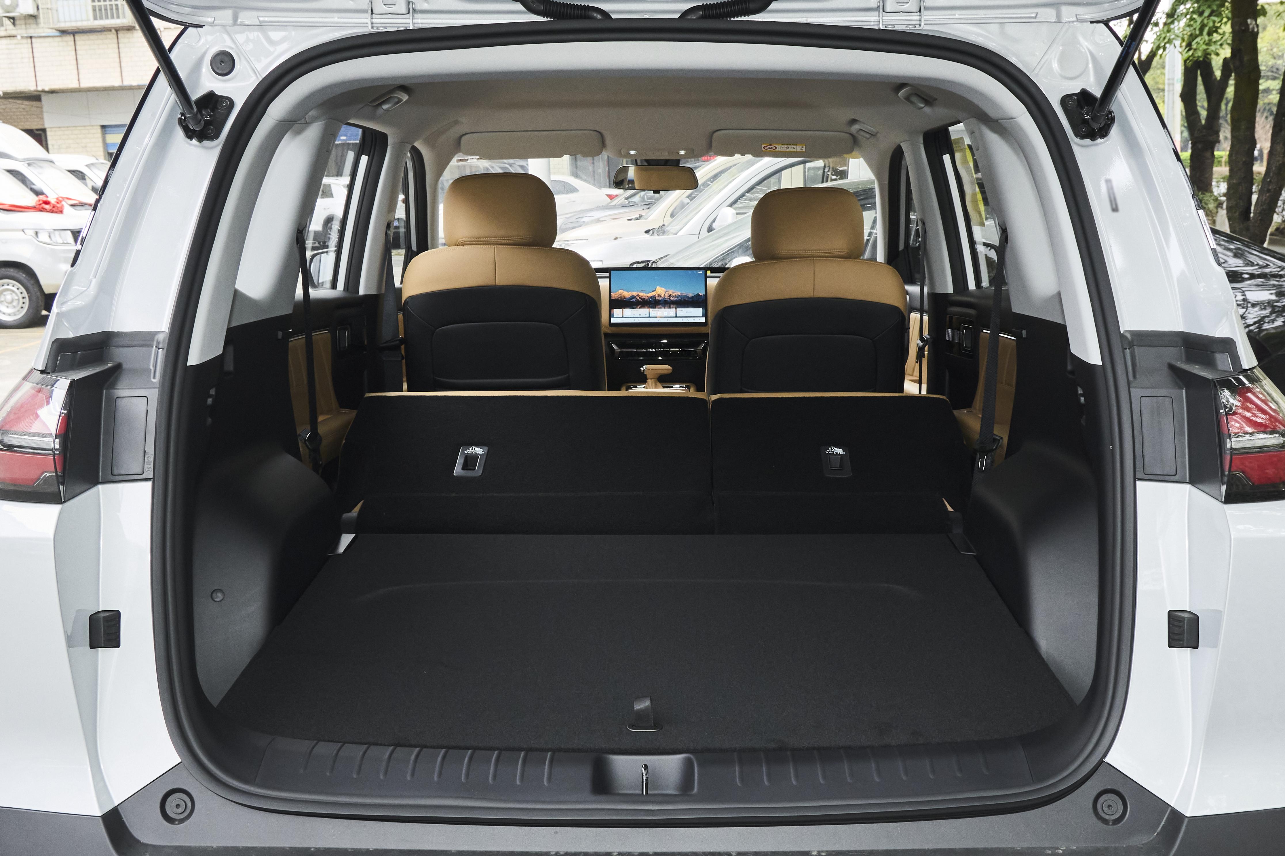 五菱星光560即将登场,权益价5.98万起,燃油/插混/纯电可选