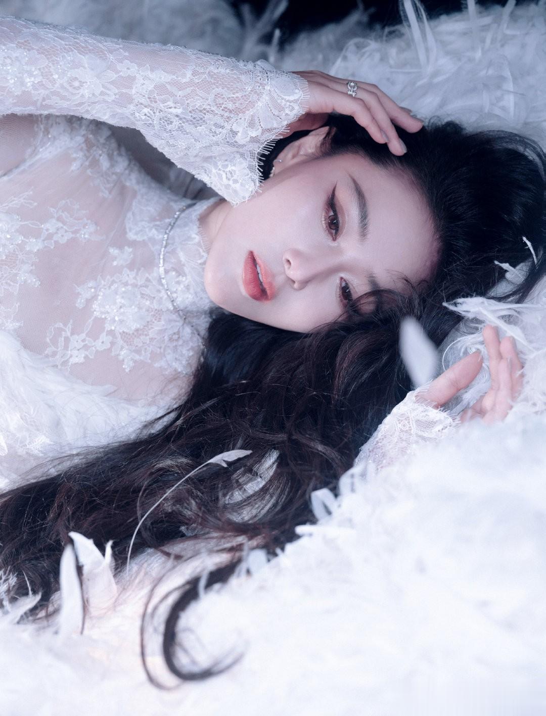 张馨予妥妥的大美人一枚！