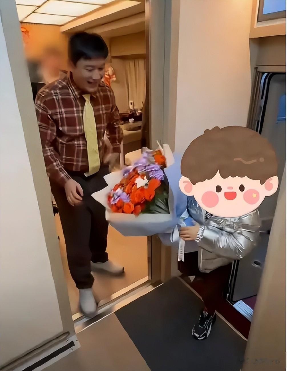 黄晓明杨颖带儿子游玩!给前妻拎包很顺手,小海绵明显跟妈妈亲近