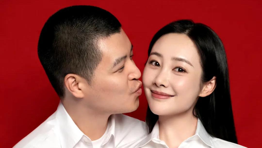 李纯马頔官宣结婚，众星祝贺！网友调侃他们孩子可以叫“马思纯”