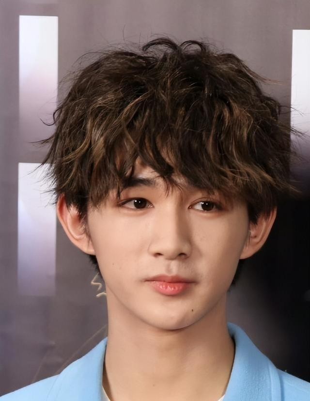 荣梓杉被曝出轨风波再升级！中戏警方全介入，该慌的不止邓超黄渤