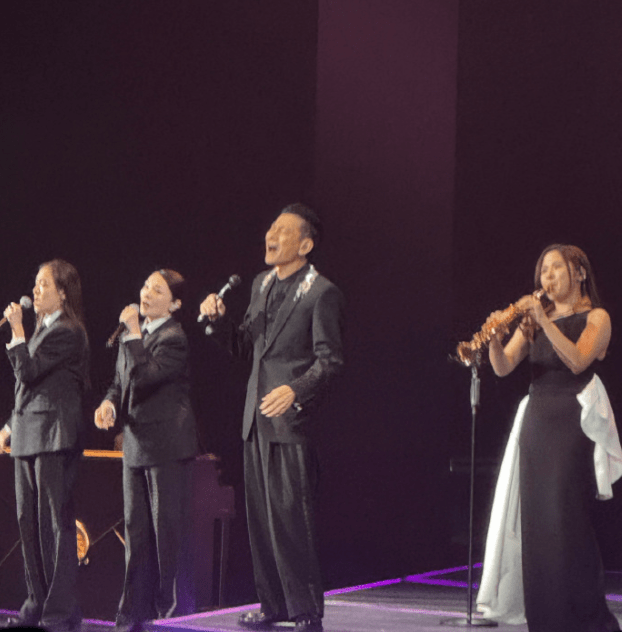 刘德华人品太好,演唱会邀请83岁落魄失明港星,吴君如脸都笑变形