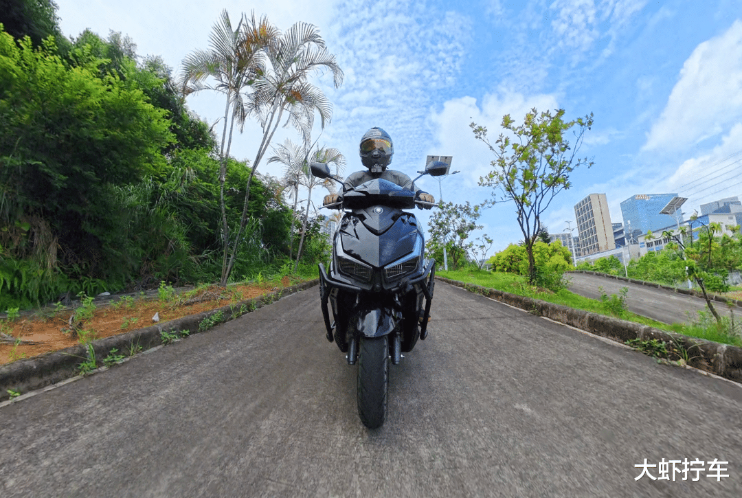 满配实用的高性价比解决方案:豪进SR07试驾测评