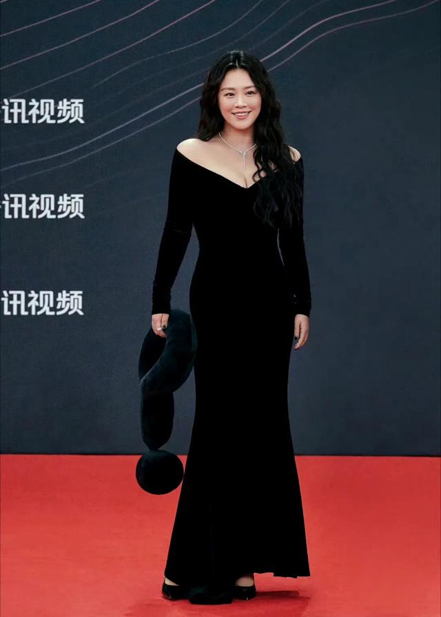 马思纯，不是长胖了，而是中年发福，增添了一份韵味