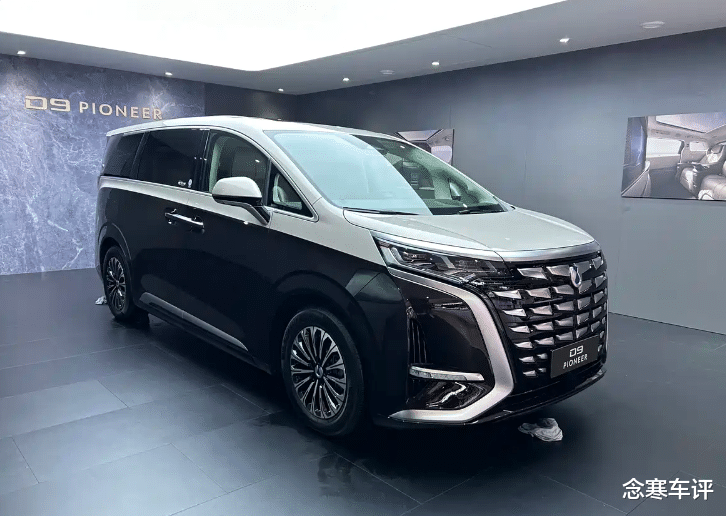 别再说坐MPV晕车！腾势D9标配云辇-C智能悬挂，过减速带如履平地