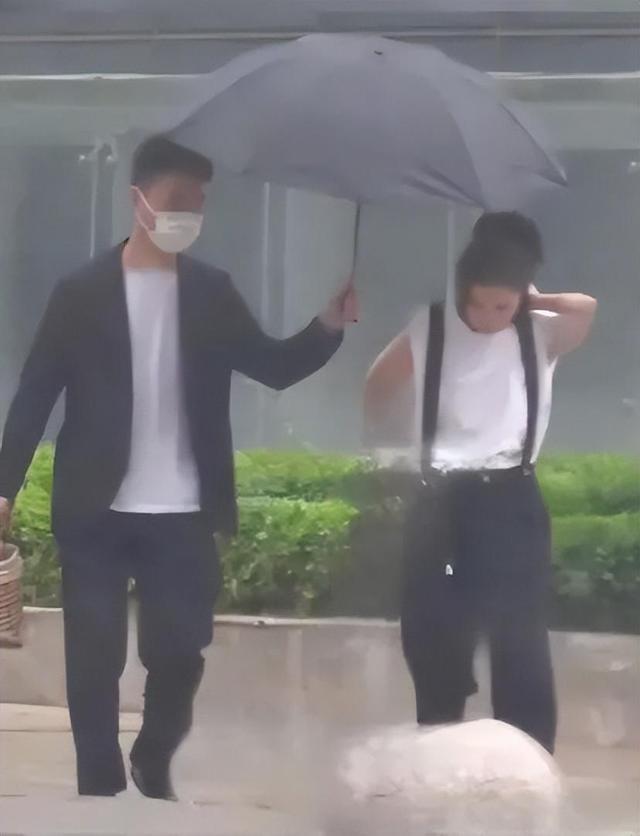 面相全变了!看看41岁陈妍希和37岁高叶,就知道差异在哪儿了!