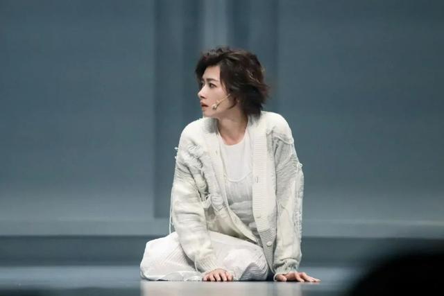 43岁万茜再破“天花板”:这一次,她让整个娱乐圈“沉默”了!