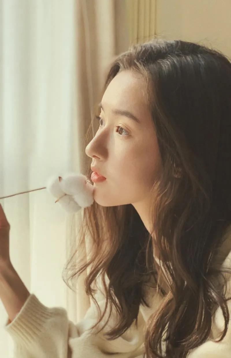 25岁王玉雯从舞蹈学院到荧幕女神,她的豪门脸和0.66腰臀比火了