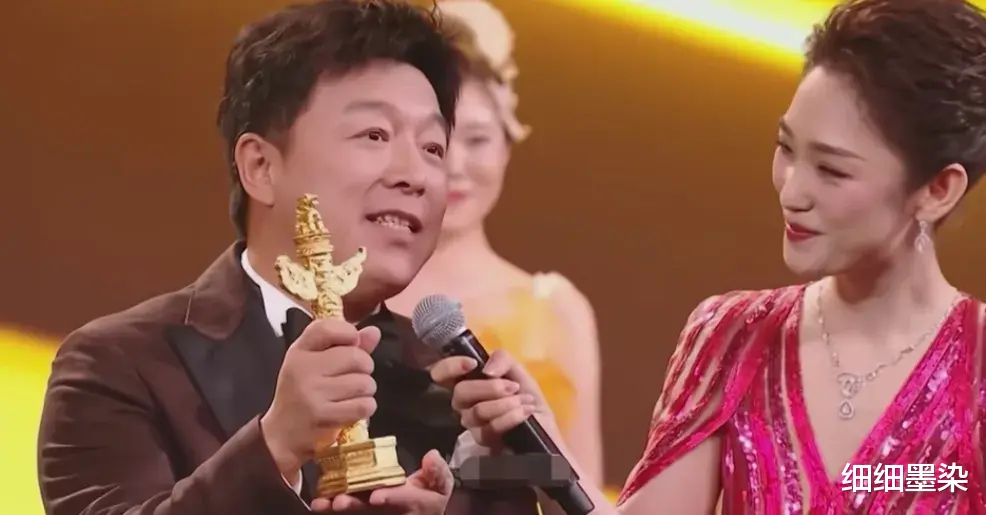 华表奖后黄渤设宴攒局,半个娱乐圈到场,桌上全是人情世故