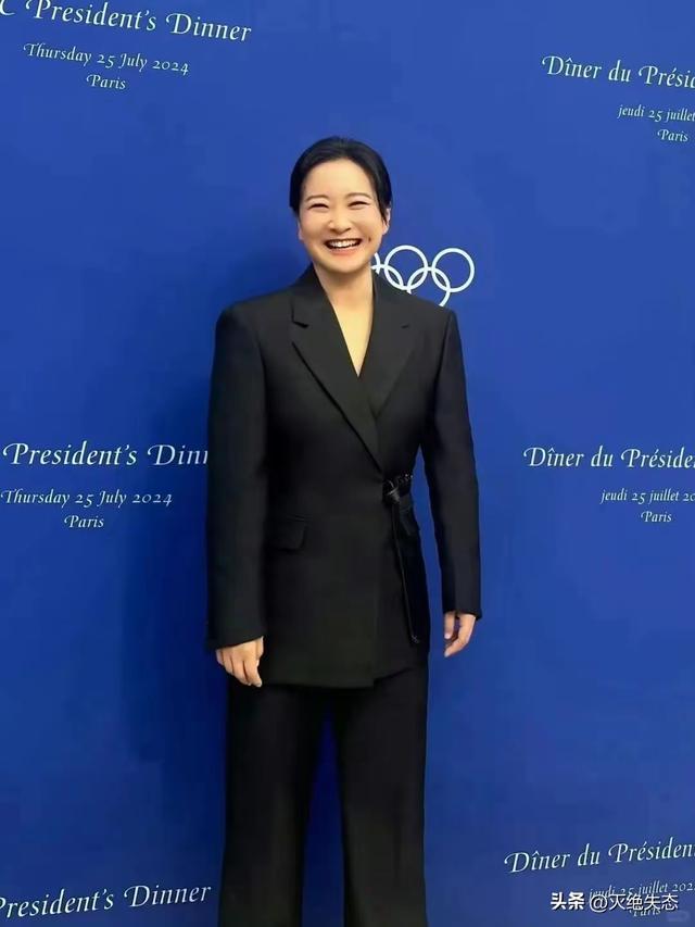 43岁贾玲久违露脸，皮肤并未出现松弛，事业再次传出好消息！