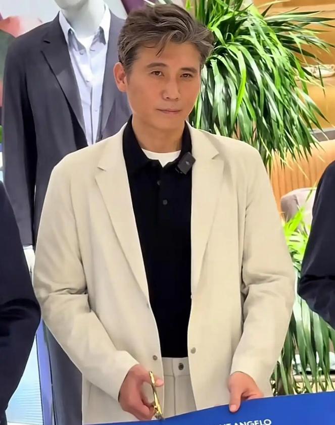 担心的事还是发生了,上综艺爆火不到半年,李乃文口碑一夜塌房