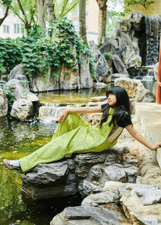 张亮晒父女合照，首公开女儿大名，天天兄妹除了个高长得都很一般