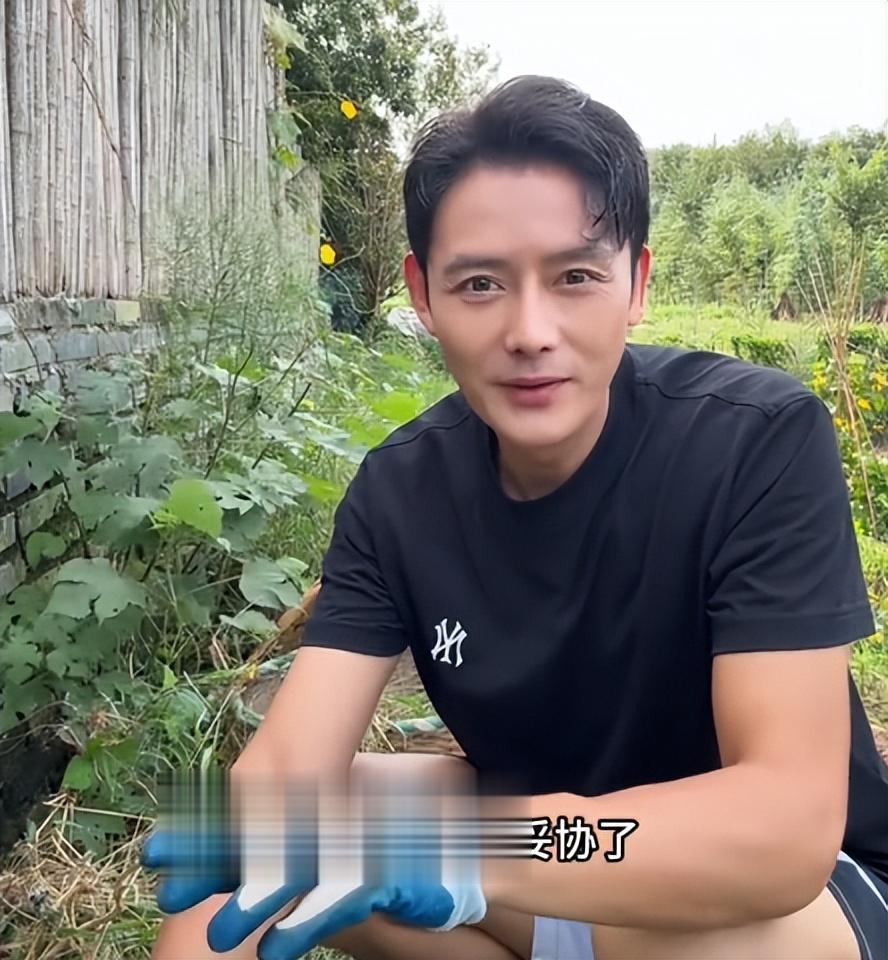 知名男演员揭“内娱黑幕”，被换角还遭导演威胁，养鸡比拍戏快乐