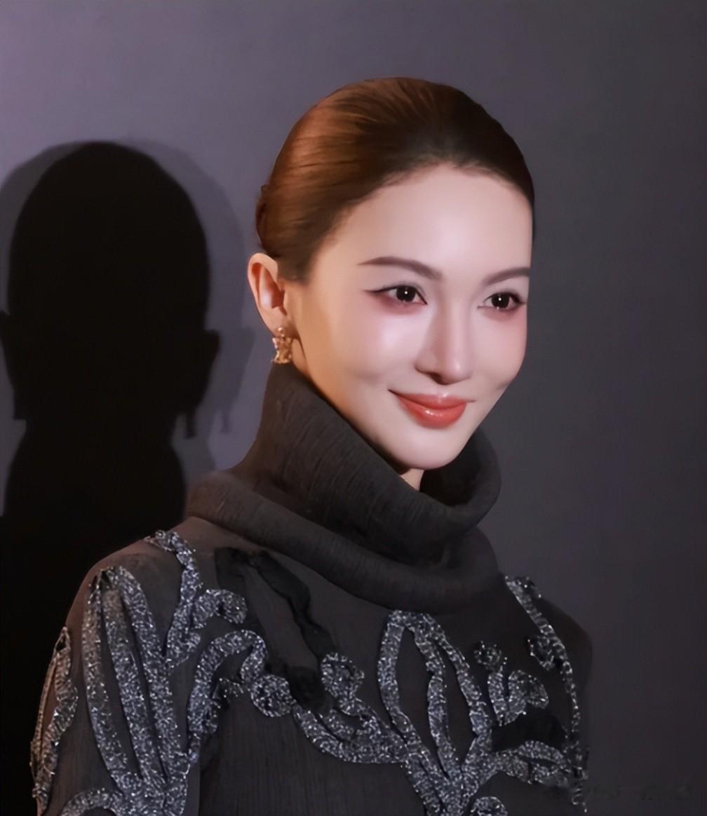 杂志年度盛典,杨幂脸僵,金晨歪嘴,姚晨身材下垂,宋茜咋老成这