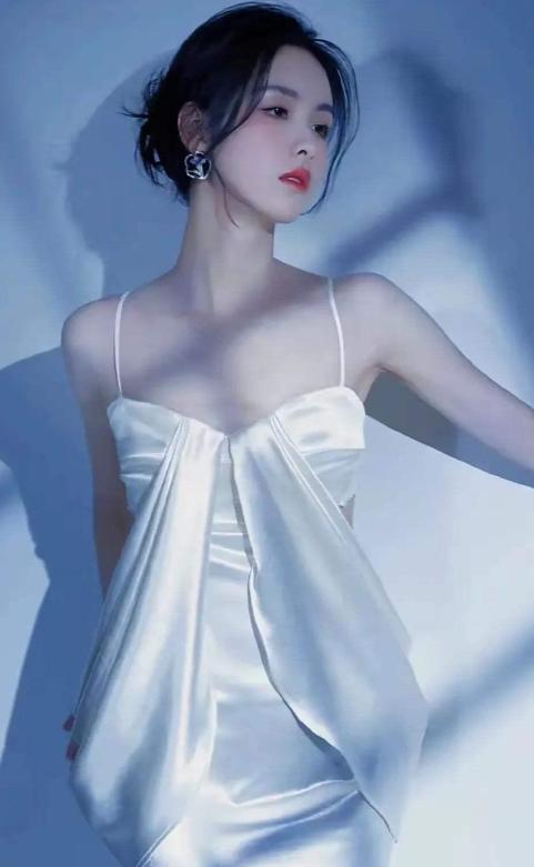 陈都灵：白色梦境里的清纯诗画