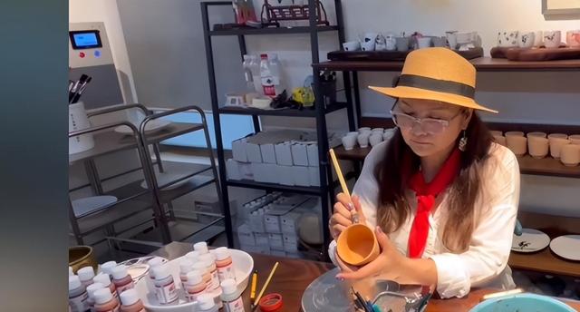 80年代红极一时的女明星，嫁红二代之子，离婚后现状如何？