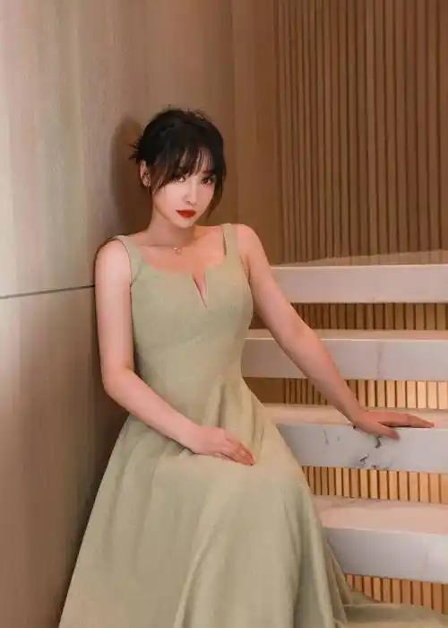 柳岩：她最近在忙什么&16种颜色的柳岩