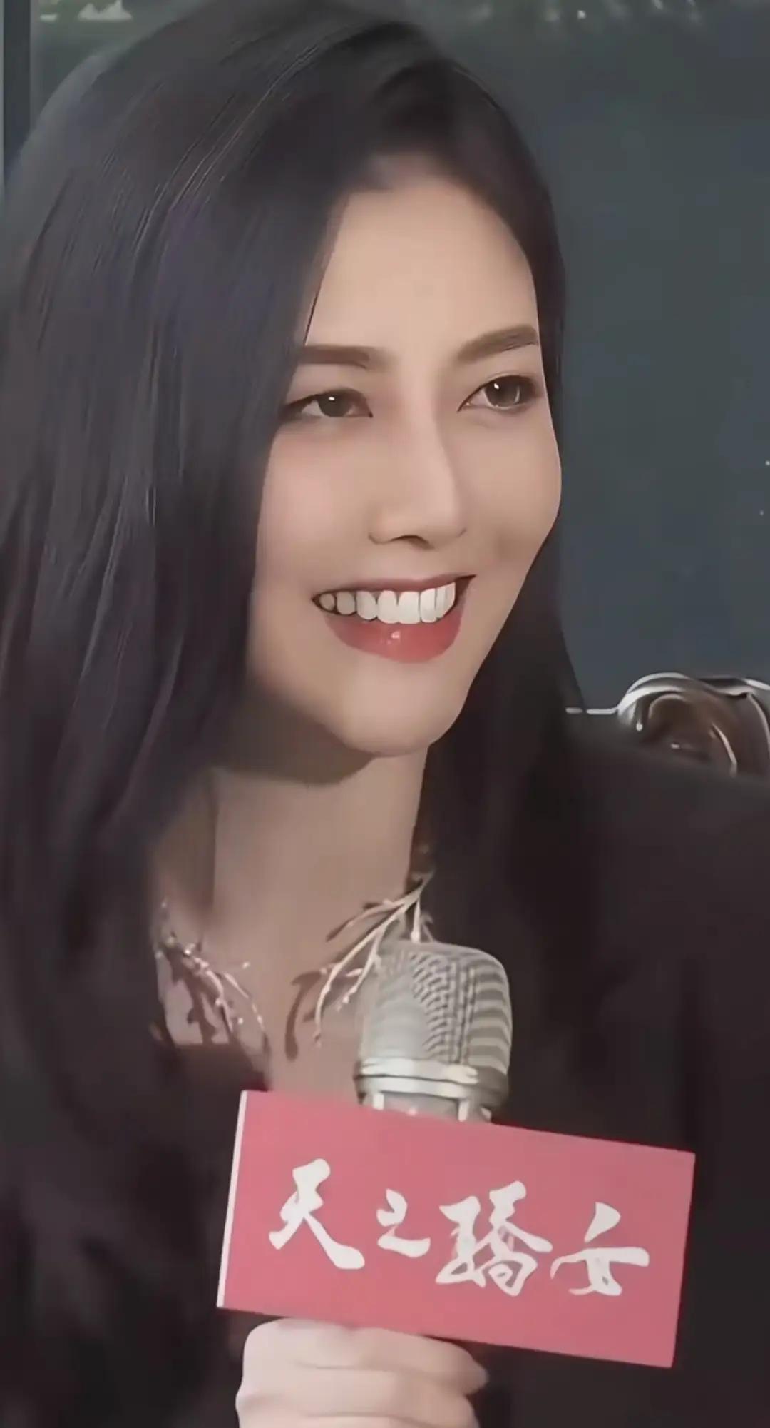 女神韩瑜年轻时感觉一般，老了反而更成熟性感有魅力了