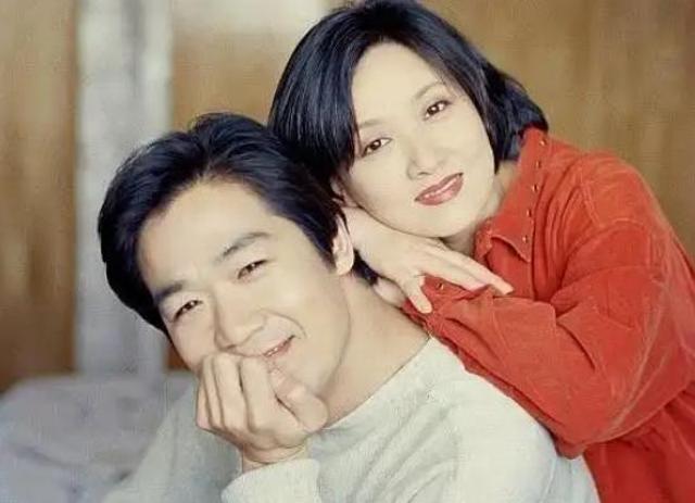 70岁张国立带老婆邓婕澳大利亚旅游，状态好的一点都不像老年人